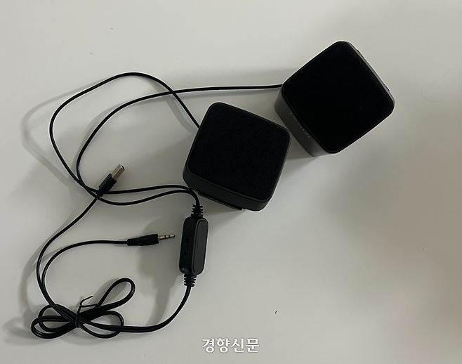 가장 큰 장점은 선명함이다. 인터뷰 녹취 파일을 틀자 상대의 목소리가 또렷하게 들렸다. 강의 영상 테스트에서는 그 차이가 더 뚜렷했다.