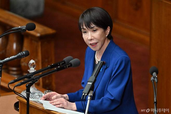 (도쿄 AFP=뉴스1) 최종일 선임기자 = 다카이치 사나에 일본 총리가 24일 중의원 본회의에서 취임 후 첫 소신표명연설을 했다. 2025.10.24  ⓒ AFP=뉴스1  Copyright (C) 뉴스1. All rights reserved. 무단 전재 및 재배포,  AI학습 이용 금지. /사진=(도쿄 AFP=뉴스1) 최종일 선임기자