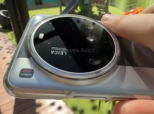 샤오미 15 울트라 [유튜브(@PouyaAziz) 갈무리]