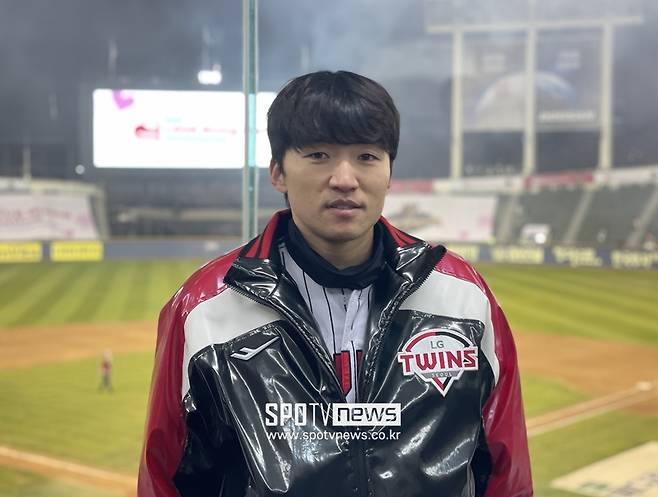 ▲ LG 박해민이 22일 '러브기빙 페스티벌 위드 챔피언십' 행사에 참가했다. 21일 FA 재계약을 맺은 뒤 아내의 생일을 기념하는 가족 여행을 뒤로 미루고 LG 팬들 앞에 섰다. ⓒ 신원철 기자