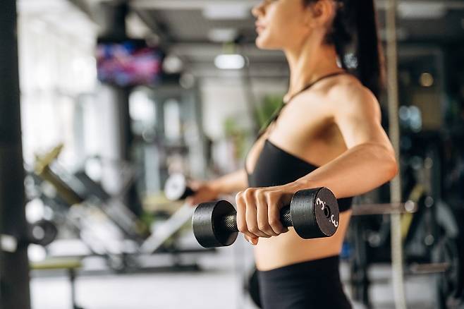 쉽게 살이 찌지 않는 몸을 만들려면 근육 운동이 필수적이다.[사진 | 게티이미지뱅크]