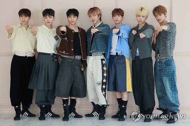 미니 3집 'Beat-Boxer' 발매하는 넥스지 (서울=연합뉴스) 류효림 기자 = 그룹 넥스지가 지난 23일 서울 성동구의 한 카페에서 열린 공동 인터뷰에서 포즈를 취하고 있다. 2025.10.27 ryousanta@yna.co.kr