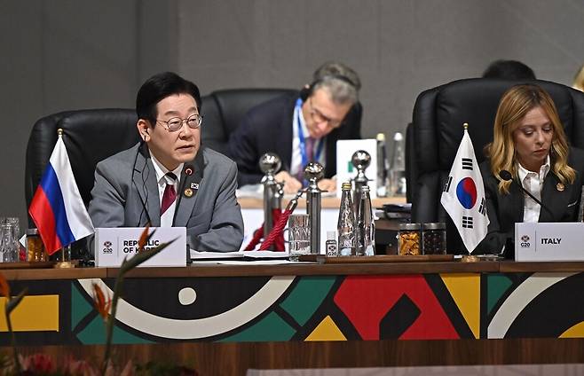 ▲ 이재명 대통령이 22일(현지시간) 남아프리카공화국 요하네스버그 나스렉 엑스포센터에서 열린 주요 20개국(G20) 정상회의에서 발언하고 있다. /연합뉴스