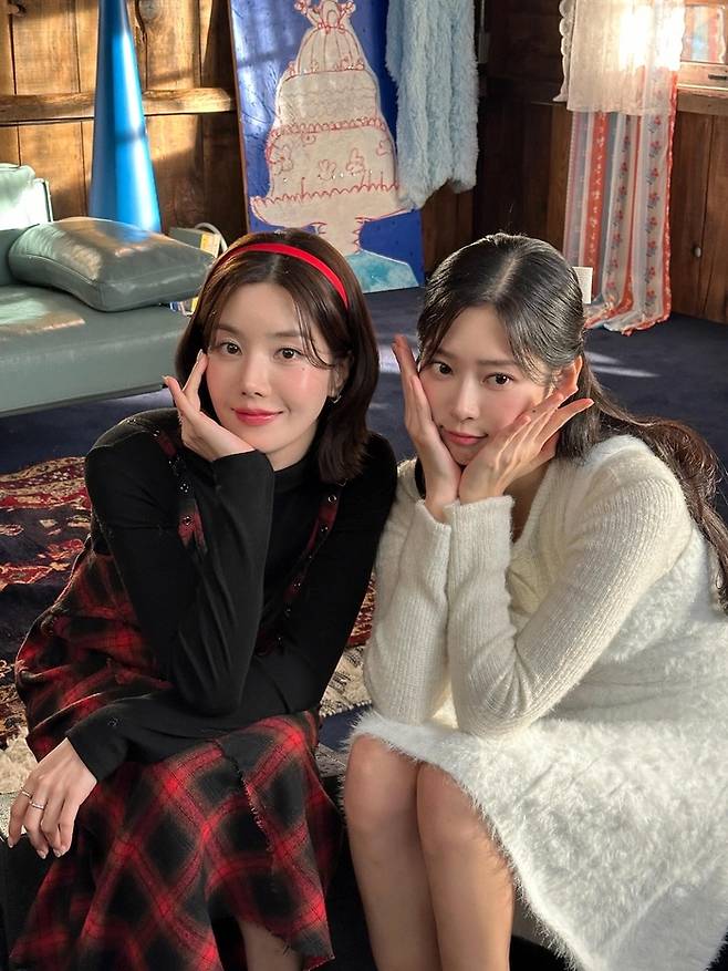 권은비(왼쪽)와 김민주