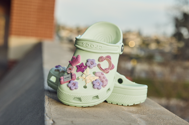 지비츠 참으로 꾸며진 크록스 신발. [크록스코리아 제공]