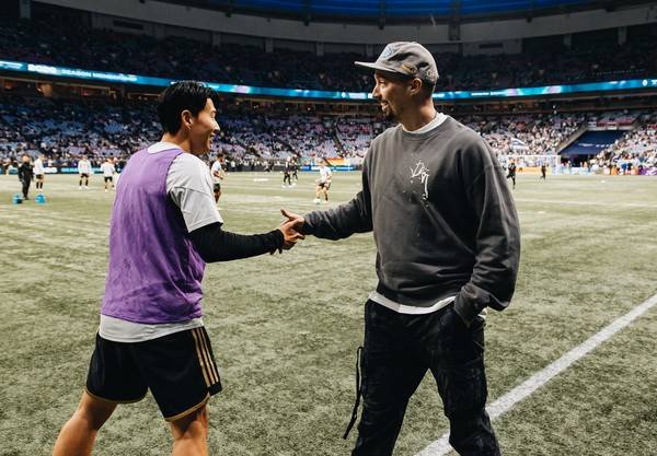 손흥민(왼쪽, LAFC), 블레이크 스넬(LA다저스). LAFC X 캡처