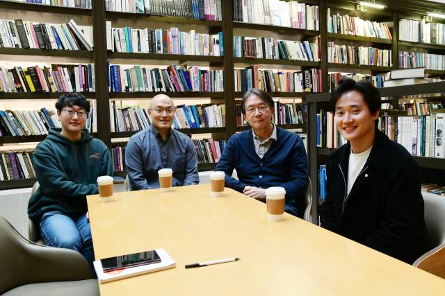 ▲이영욱 연세대 천문우주학과 팀. 사진 왼쪽부터 박승현 연구원, 정철 연구교수, 이영욱 교수, 손준혁 연구원 ⓒ성유숙