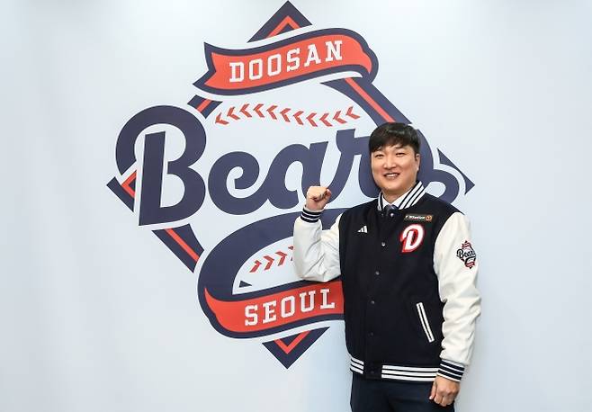 두산 베어스가 23일 “이진영 한국 야구 국가대표팀 코치를 1·2군 총괄 타격코치로 선임했다”고 발표했다. 두산 베어스 제공