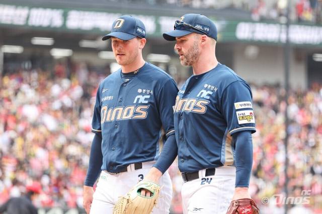 NC 다이노스 라일리 톰슨(왼쪽)과 맷 데이비슨./NC 다이노스/