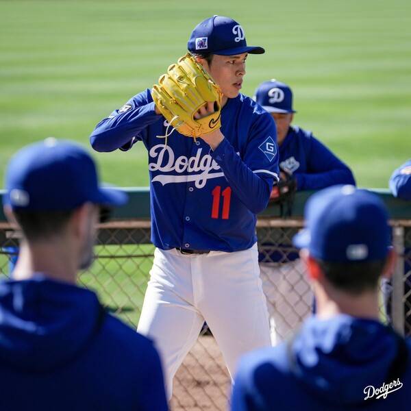 사사키 로키의 피칭(사진=LA 다저스)