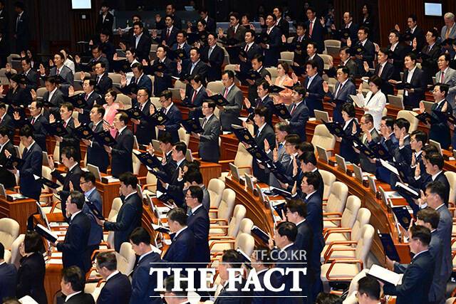 2024년 9월 2일 오후 서울 여의도 국회 본회의장에서 열린 제22대 국회 개원식에서 국회의원들이 선서를 하고 있다. /국회=남윤호 기자