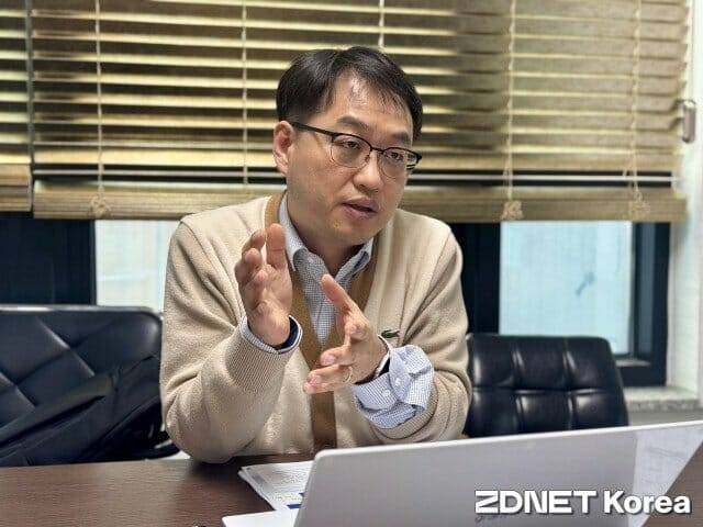 김창오 IITP 보안PM이 국내 사이버보안 시장의 발전 방안을 설명하고 있다.