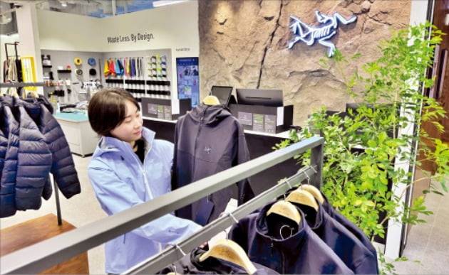 롯데백화점 잠실점의 아크테릭스 매장. 사진=한경 DB