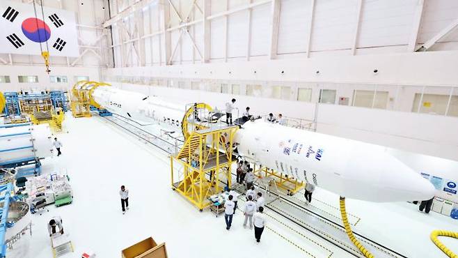 Researchers at the Korea Aerospace Research Institute (KARI) assemble all three stages of the Nuri rocket at the assembly building of the Naro Space Center in Goheung, South Jeolla Province on November 19. / Provided by the Korea Aerospace Administration