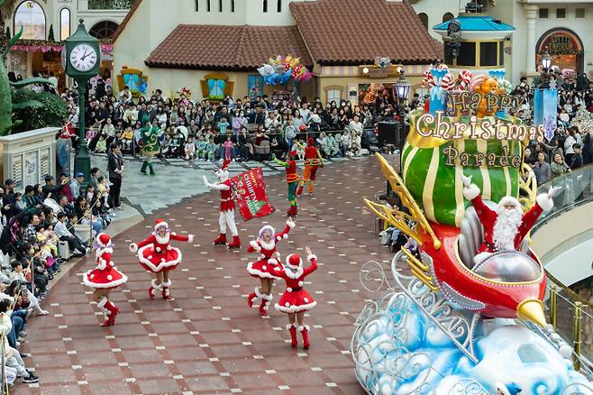 겨울시즌 축제 퍼레이드. 롯데월드 제공