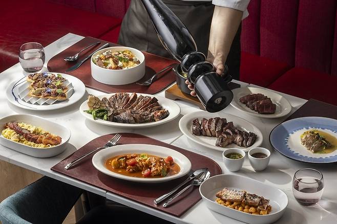 오픈 파이어 그릴 ‘엠버스’ 메뉴 /사진=풀만 앰배서더 서울 이스트폴