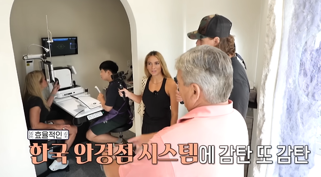 한화이글스 투수 라이언 와이스의 장인, 장모가 한국을 찾아 안경을 맞추는 장면 [MBC에브리원 ‘어서와 한국은 처음이지?’ 방송화면 캡처]