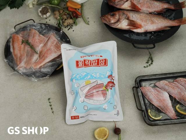 GS샵이 24일 TV홈쇼핑에서 고등어를 잇는 국민 생선 후보 상품으로 ‘가시제거 순살 볼락’을 선보인다. 사진 제공=GS리테일