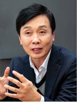 김희준 대표이사 변호사.홍태식