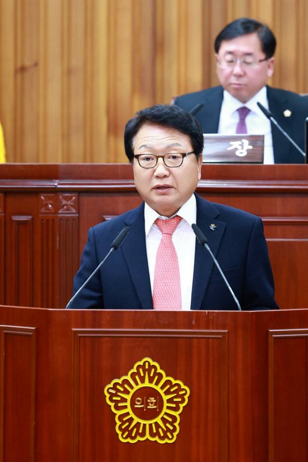 손병복 울긴군수 시정연설을 하고 있다. 사진=울진군 제공