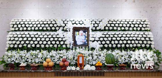 25일 서울 송파구 서울아산병원 장례식장에 배우 故 이순재의 빈소가 마련됐다.〈사진=사진공동취재단〉