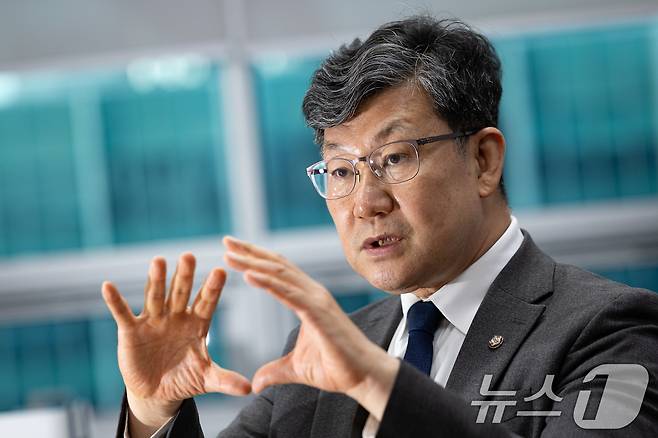 김남근 더불어민주당 의원이 서울 여의도 국회 의원회관에서 뉴스1과 인터뷰하고 있다. ⓒ News1 유승관 기자