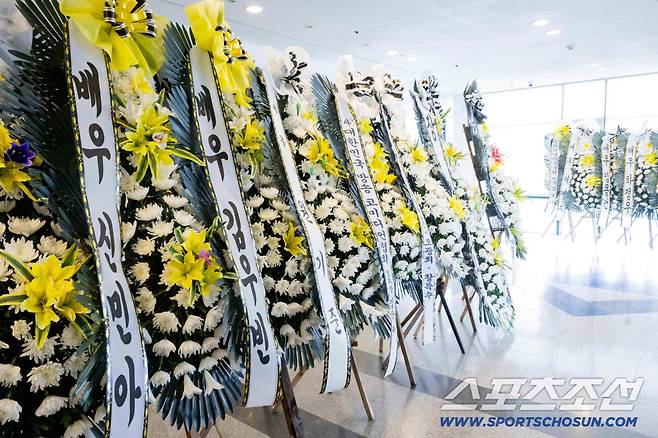 25일 서울 송파구 서울아산병원 장례식장에 배우 고(故) 이순재 빈소가 빈소가 마련됐다. 사진=사진공동취재단/2025.11.25/