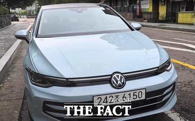 '오승혁의 팩트 DRIVE'가 이번에 시승한 골프는 8.5세대 2.0 TDI 트림이다. 프리미엄 4007만원, 프레스티지 4396만원이며 개별소비세 인하 적용 시 3900만원대에 구매할 수 있다. 이틀간 아쉬움이 남지 않게 달렸다고 생각했는데도 헤어지는 순간 약간의 미련이 남을 정도로 골프의 매력은 확실했다. /서울 마포구=오승혁 기자