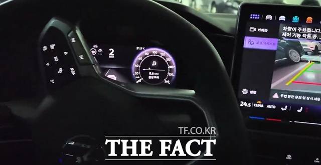 서울 마포구에 위치한 <더팩트> 지하주차장에서 폭스바겐 골프의 주차 보조 기능을 작동하고 주차를 해봤다. /서울 마포구=오승혁 기자