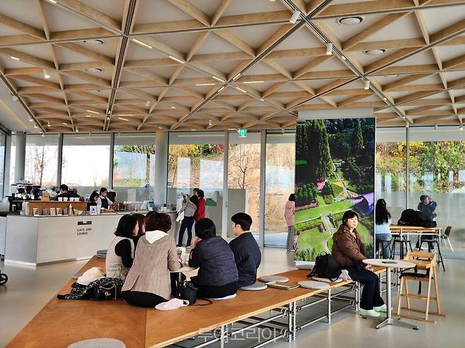 황등석산 제1전망대(카페) 내부