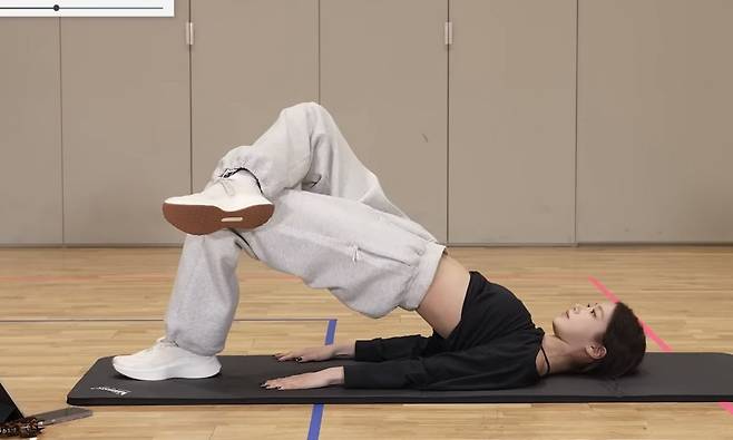 유튜브 〈LE SSERAFIM〉