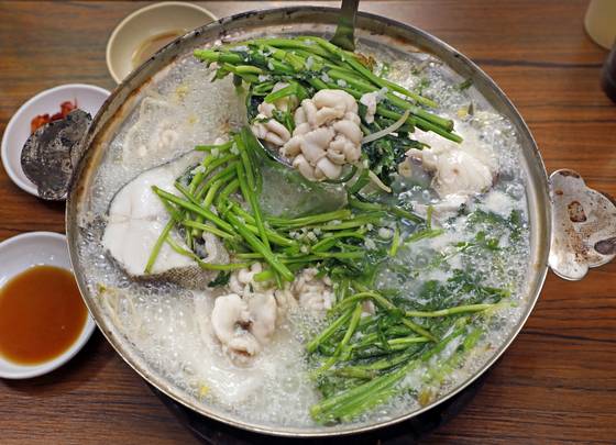 Clear codfish stew at Won Daegutang for two person [PARK SANG-MOON]