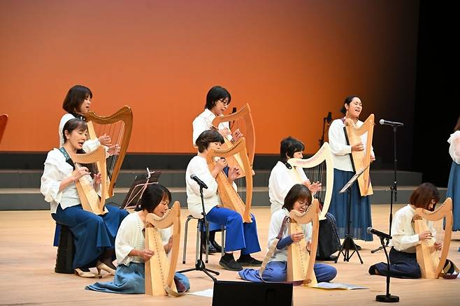 하프 연주. 여의도순복음교회 제공