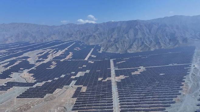간쑤성 바이인시 평천구에 설치된 태양광 발전 단지/출처: 평천구융합매체센터(平川區融媒體中心)