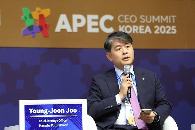 주영준 한화퓨처프루프 사장이 지난달 31일 경북 경주예술의전당에서 열린 아시아태평양경제협력체(APEC) CEO 서밋에서 '아시아 태평양 LNG 협력'을 주제로 발언하고 있다. /사진=뉴시스(공동취재)
