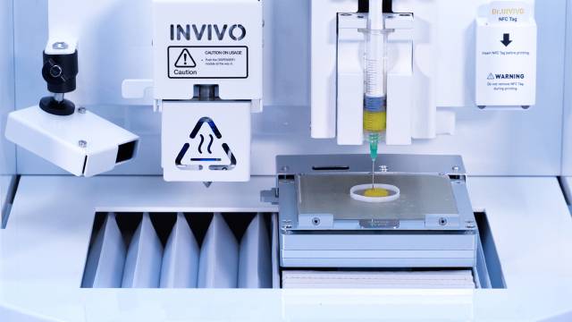 3D 바이오프린터에서 개인 맞춤형 당뇨발 패치가 프린팅 되고 있다. 사진 제공=로킷헬스케어