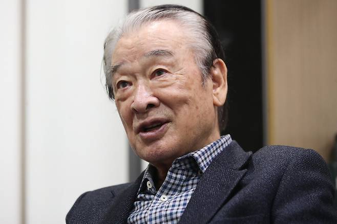 연극 《리어왕》에 출연한 배우 이순재가 지난 2021년 서울 서초구 예술의전당 CJ토월극장에서 인터뷰를 하고 있는 모습. ⓒ연합뉴스