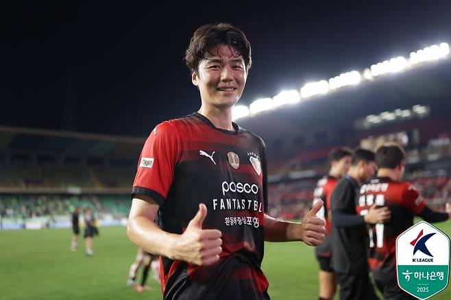FC서울에서 뛰다 포항 스틸러스로 이적한 기성용은 "포항만의 특별한 문화가 분명히 있다"고 전했다. (한국프로축구연맹 제공)