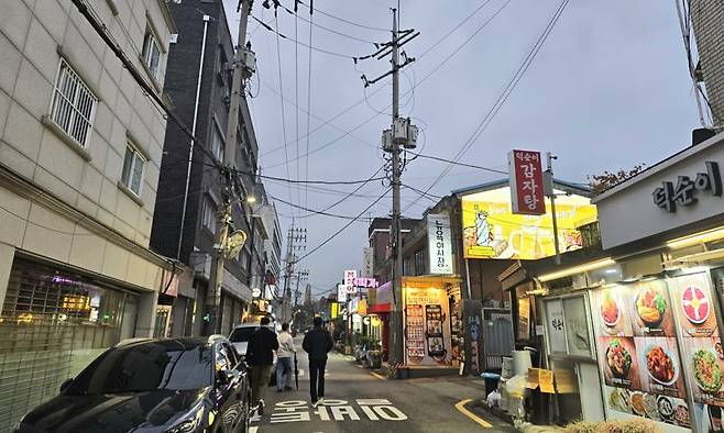 25일 삼각지역 인근 골목의 모습. 사진=최아영 기자