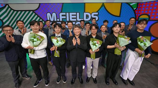 이규석 현대모비스 사장(앞줄 가운데)이 지난 25일 '2025 엠필즈 페스타'에서 임직원과 함께 기념촬영을 하고 있다. 현대모비스 제공