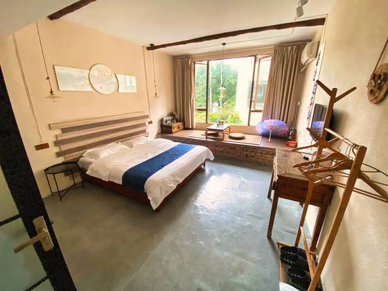 위생과 서비스를 크게 기대하지 않는다면 1박 2만원 내외로도 숙소를 구할 수 있다.