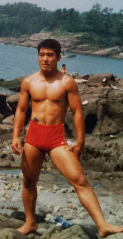 고등학교 3학년 때 해수욕장에서 여름전지훈련 중인 박태현 대표. 본인 제공