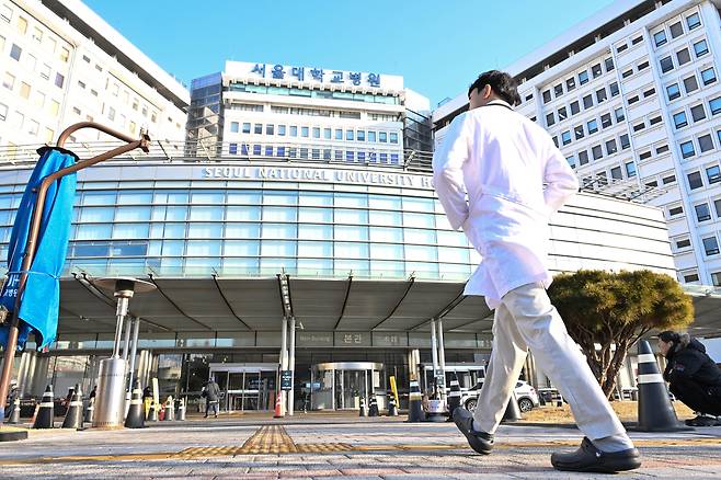 A doctor is seen walking into the Seoul National University hospital in Gwangjin-gu, southern Seoul. (Im Se-jun/The Korea Herald)