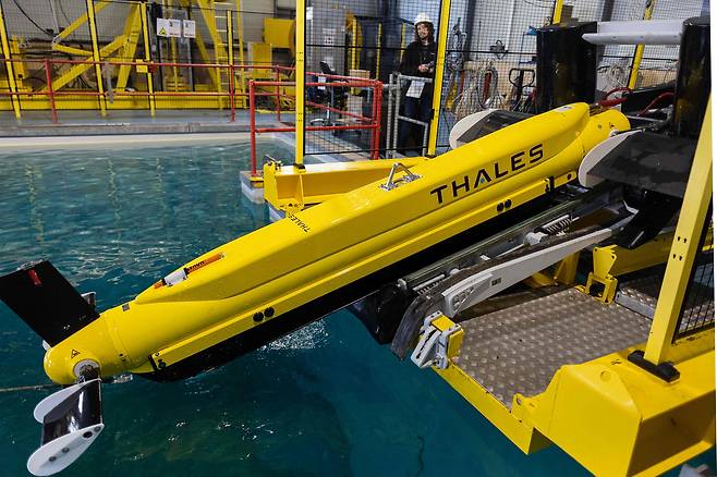 This photograph shows a marine mine-hunter drone at the French multinational aerospace and defense corporation Thales site in Brest, western France, on Oct. 1. [AFP/YONHAP]