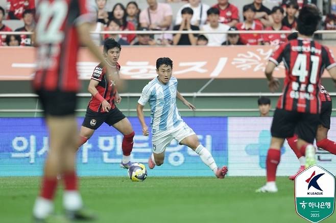 울산 HD 이진현이 드리블하고 있다. 사진=한국프로축구연맹