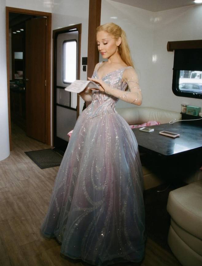 '위키드'에서 '글린다' 역을 맡은 아리아나 그란데. 아리아나 그란데 인스타그램 캡처