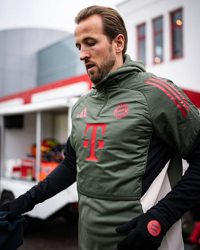 바이에른 뮌헨 해리 케인은 최근 독일 매체 ‘빌트’와의 인터뷰에서 “나는 지금 뮌헨에서 정말 행복하다. 그건 경기에서의 모습만 보면 알 수 있을 것”이라며 최근 제기된 FC바르셀로나(스페인)행 루머에 대해 일축했다. 사진출처｜바이에른 뮌헨 페이스북