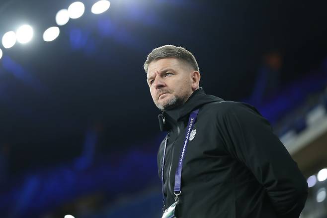 마크 잭슨 부리람 감독이 26일 울신과 원정경기를 0-0으로 비긴 뒤 “울산엔 좋은 선수들이 많다”고 밀했다. 사진제공｜한국프로축구연맹