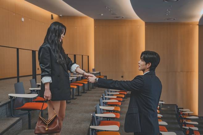 배우 홍종현 티빙 드라마 ‘친애하는 X’ 출연 장면. 사진 티빙