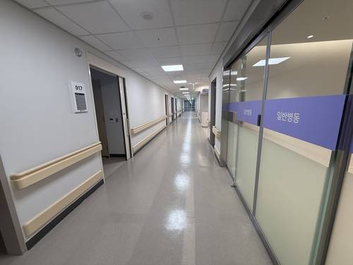 수원덕산병원 일반병동 복도. 사진=수원덕산병원